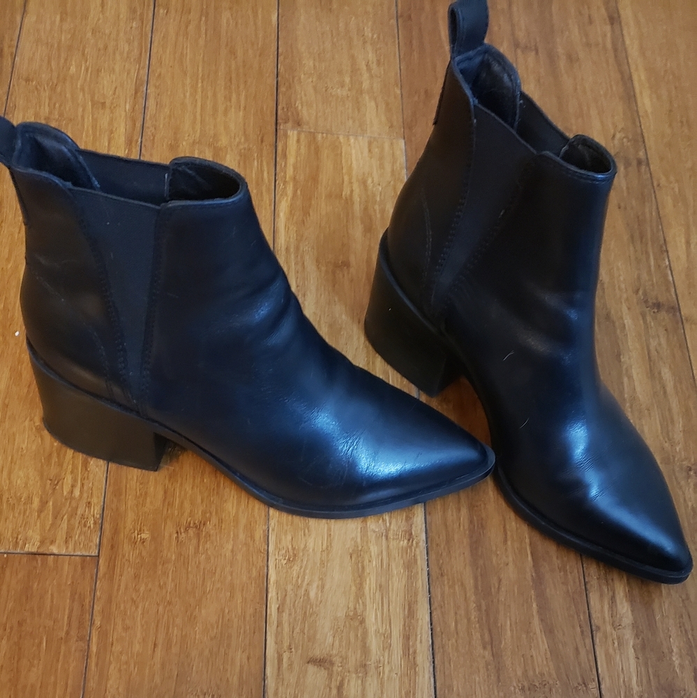 Black boots, size 9